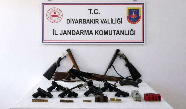 Diyarbakır'da ruhsatsız silah ve mühimmat ele geçirildi