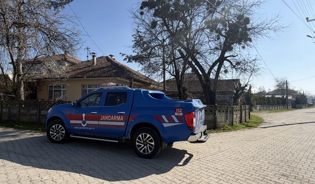 Düzce'de karbonmonoksit gazından etkilenen kadın öldü, babası ve 2 kızı hastaneye kaldırıldı