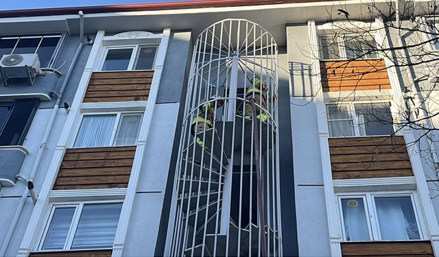 Edirne'de apartmanın çatı katında çıkan yangın söndürüldü