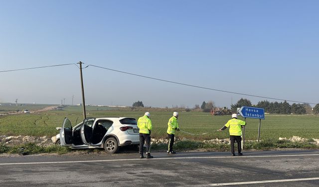 Edirne'de otomobil ile pikabın çarpıştığı kazada 3 kişi yaralandı