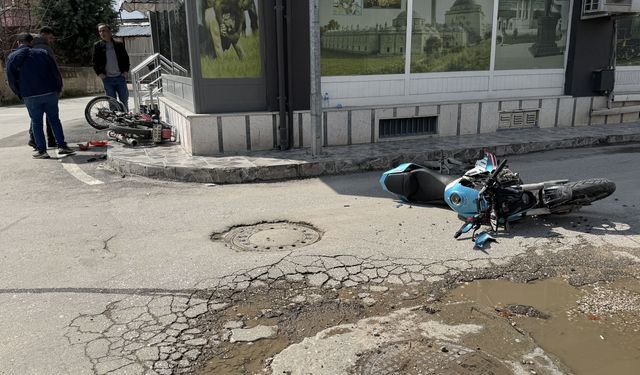 Edirne'de trafik kazasının ardından çıkan bıçaklı kavgada 1 kişi yaralandı