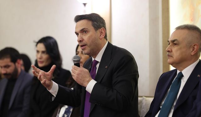 Enerji ve Tabii Kaynaklar Bakanı Bayraktar, Aydın'da gençlerle bir araya geldi: