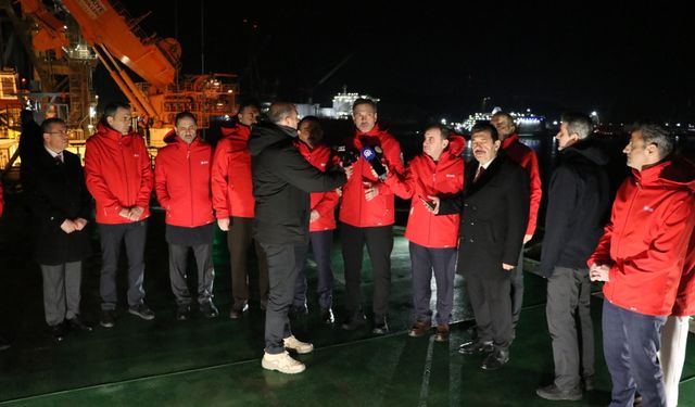 Enerji ve Tabii Kaynaklar Bakanı Bayraktar, Yıldırım Sondaj Gemisi'nde konuştu: