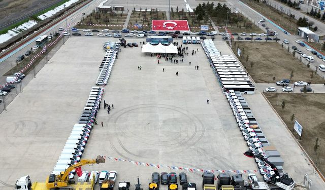 Erzurum Büyükşehir Belediyesi 678 milyon liralık yeni araç filosunu tanıttı