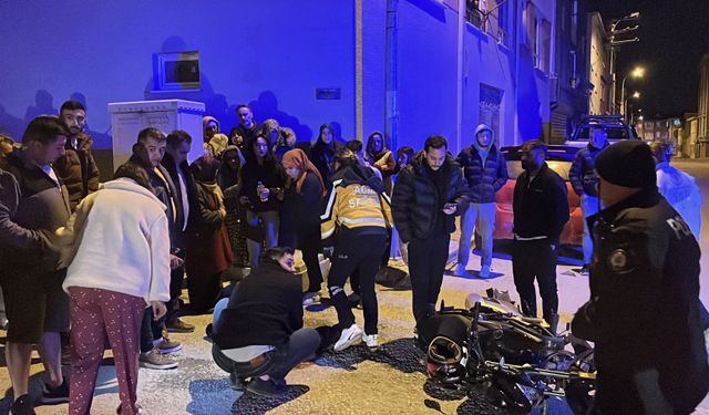 Eskişehir'de otomobille çarpışan motosikletteki 2 kişi yaralandı