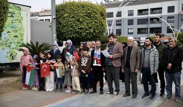 Fethiye'de Filistin ve İran'da ölen çocuklar için protesto gösterisi yapıldı