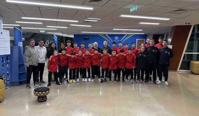 Futbol turnuvası için Katar'da bulunan 21'i çocuk 31 kişilik kafile, hava sahası kapalı olduğu için Türkiye'ye dönemiyor