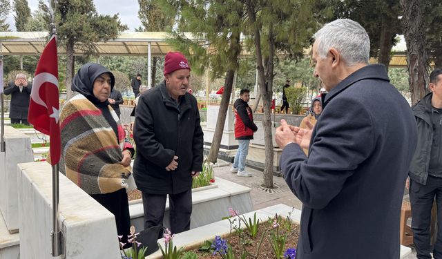 Gaziantep, Malatya ve Kahramanmaraş'ta Ramazan Bayramı arifesinde mezarlıklar ziyaret edildi
