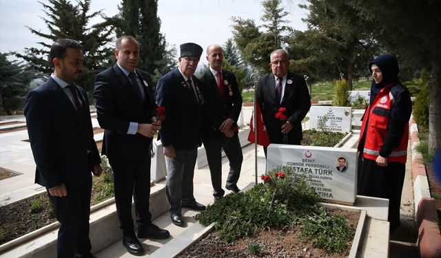 Gaziantep ve Şanlıurfa'da şehitliklerde bakım, onarım ve temizlik çalışması yapıldı