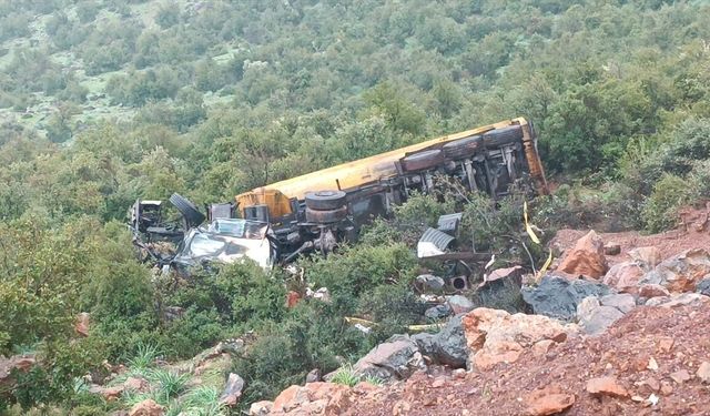 Gaziantep'te devrildikten sonra yanan tırın sürücüsü hayatını kaybetti