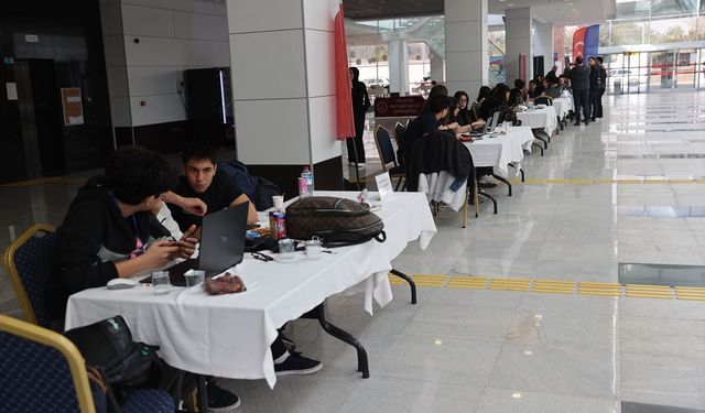 Gençleri uzayla buluşturan 'Astro Hackathon' etkinliği Nevşehir'de başladı