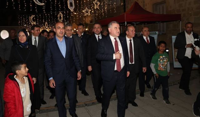 Gençlik ve Spor Bakanı Bak Lefkoşa'da 'Ramazan Sokağı'nı ziyaret etti