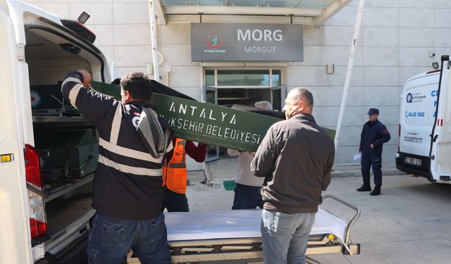 GÜNCELLEME 2 - Antalya açıklarında 14 düzensiz göçmenin cesedine ulaşıldı