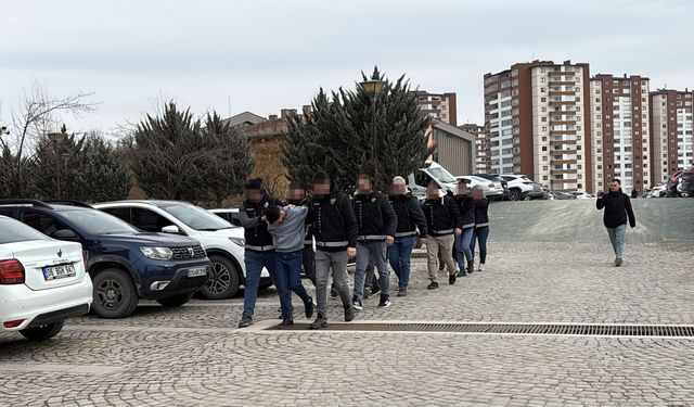 GÜNCELLEME 2 - Midesinde Türkiye'ye uyuşturucu sokan zanlıyla bu kişiye yardım eden 2 kişi tutuklandı