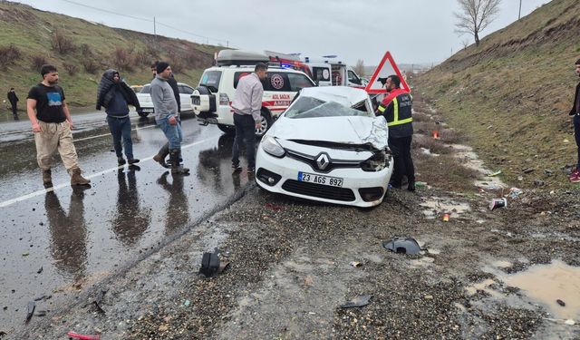 GÜNCELLEME - Bingöl'de devrilen otomobildeki 1 kişi öldü, 2 kişi yaralandı
