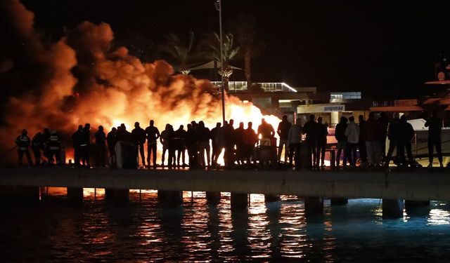 GÜNCELLEME - Bodrum'da marinada demirli 8 motoryatı etkileyen yangın kontrol altına alındı