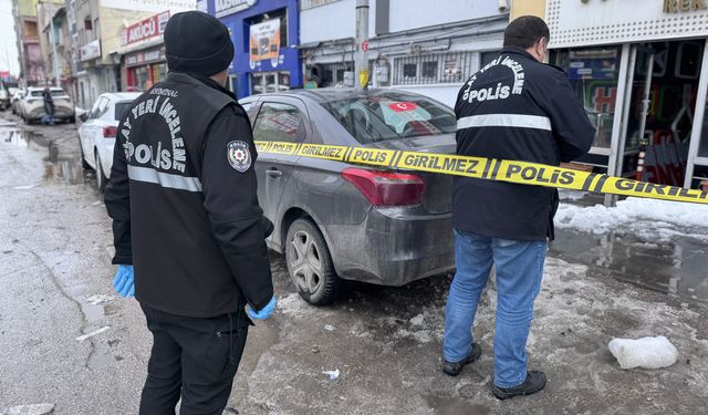 GÜNCELLEME - Erzurum'da çatıdan üzerine kar ve buz kütleleri düşen kişi ağır yaralandı