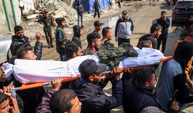 GÜNCELLEME - İsrail'in Gazze'ye düzenlediği hava saldırısında 3 Filistinli hayatını kaybetti