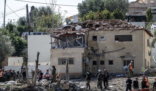 GÜNCELLEME - İsrail'in merkezindeki Beyt Şemeş yakınlarına isabet eden İran füzesi nedeniyle 3 kişi yaralandı