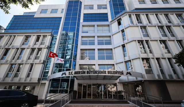 GÜNCELLEME - Mersin Büyükşehir Belediyesinde polis ekiplerince arama yapılıyor