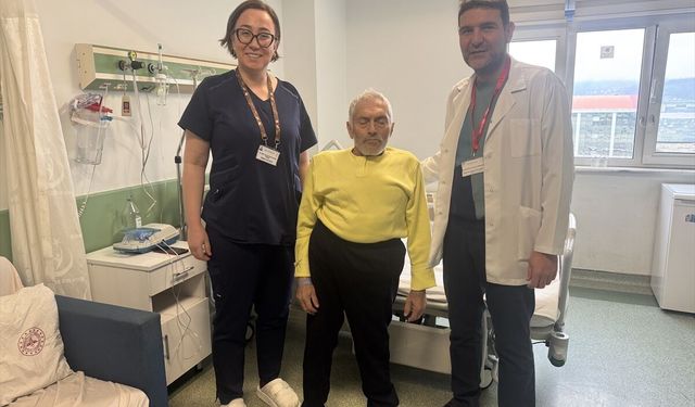 Güvercin göğsü ve skolyozu bulunan hastanın aort damarı kalbi 3 saat durdurularak değiştirildi