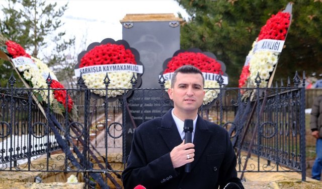 Halk ozanı Aşık Veysel vefatının 53. yılında Sivas'ta anıldı