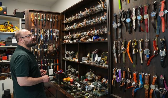 Hassas ameliyatlara saat tamir ederek hazırlanıyor