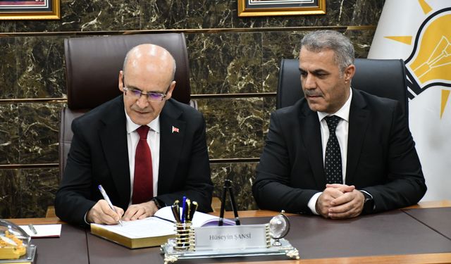 Hazine ve Maliye Bakanı Şimşek, AK Parti Batman İl Başkanlığını ziyaret etti