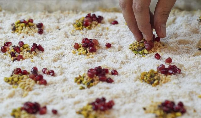 Hurma bu kez ramazanın vazgeçilmezi güllacı tatlandırdı