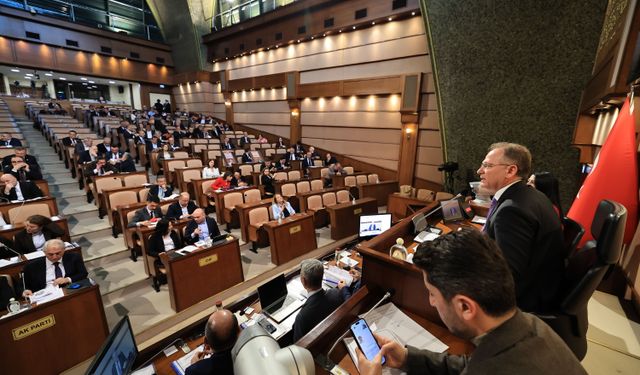 İBB Meclisinde 'İmamoğlu çıkar amaçlı suç örgütü' davasının iddianamesi konuşuldu