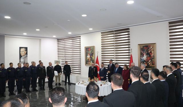 İçişleri Bakan Yardımcısı Çelik, Kocaeli'de emniyet ve jandarma personeliyle bayramlaştı