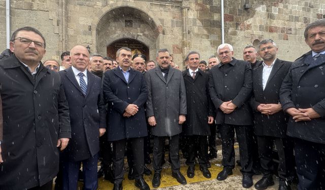 İçişleri Bakanı Çiftçi ile Milli Eğitim Bakanı Tekin, bayram namazını Erzurum'da kıldı