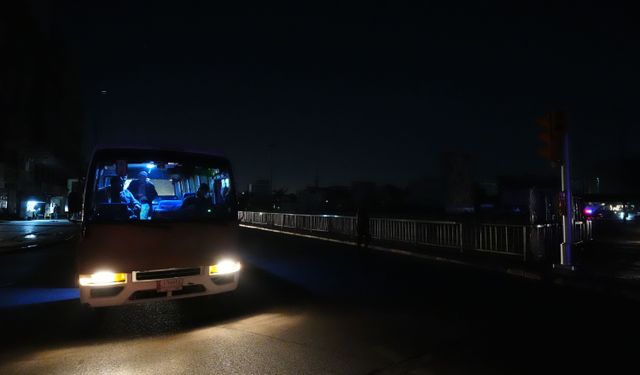 Irak, elektrik sisteminin tamamen çökmesi nedeniyle karanlıkta kaldı