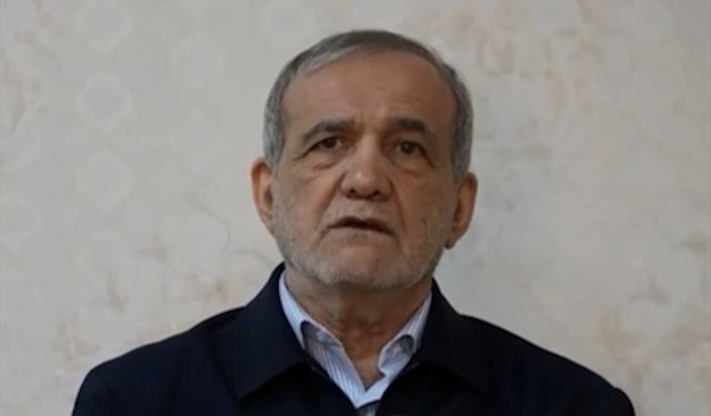 İran Cumhurbaşkanı Pezeşkiyan: 'Geçici Liderlik Konseyi görevine başlamıştır'