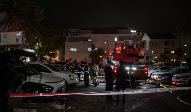 İran'dan atılan füzenin önlenmesinin ardından İsrail'in merkezinde 3 bölgede maddi hasar oluştu