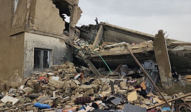 İsrail ordusunun Lübnan'ın doğusundaki Şaat beldesinde bir binaya düzenlediği saldırıda 6 kişi öldü