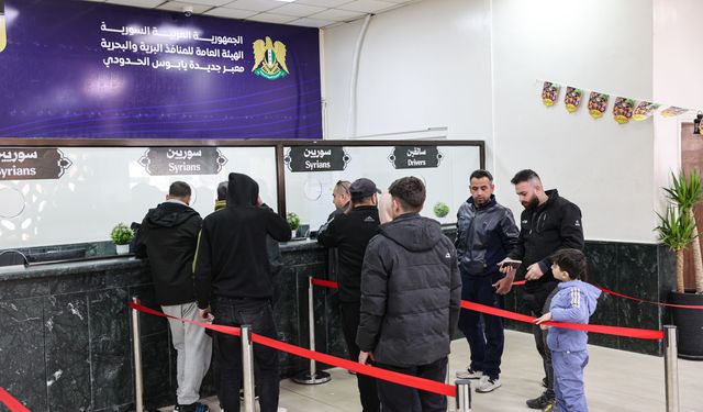 İsrail saldırılarının ardından Lübnan'dan, 10 binden fazla kişi Suriye'ye geçti