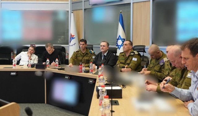 İsrail Savunma Bakanı, İran ve Lübnan'a yeni hava saldırılarına ilişkin planı onayladığını açıkladı