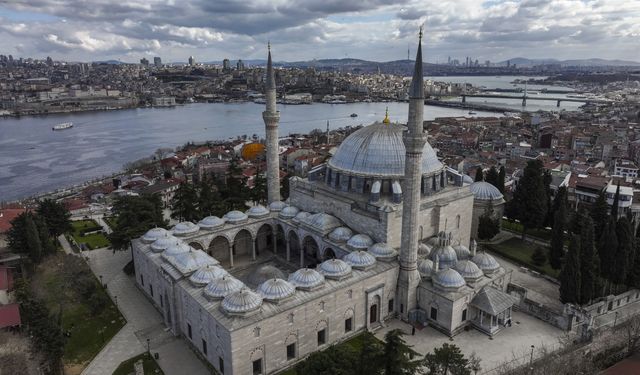 İSTANBUL'UN SELATİN CAMİLERİ - Haliç'e hakim konumuyla İstanbul'un siluetinde öne çıkan eser: Yavuz Sultan Selim Camisi
