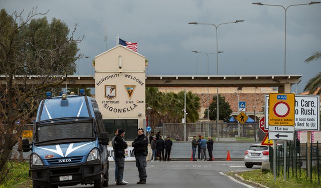 İtalya'daki ABD üssü yakınlarında protesto düzenlendi