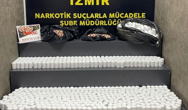 İzmir'de aracında 84 bin uyuşturucu hap bulunan sürücü tutuklandı