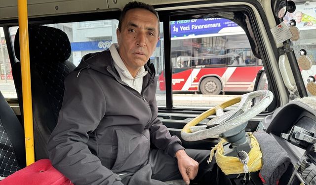 İzmir'de bir kadın dolmuşta doğum yaptı