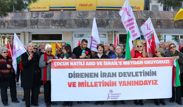 İzmir'de kadınlardan ABD ve İsrail'in İran'a yönelik saldırılarına tepki