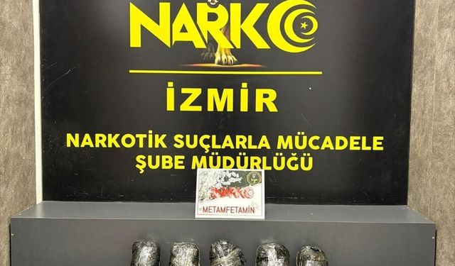 İzmir'de narkotik köpeğinin tepki verdiği araçta 10 kilogram uyuşturucu bulundu