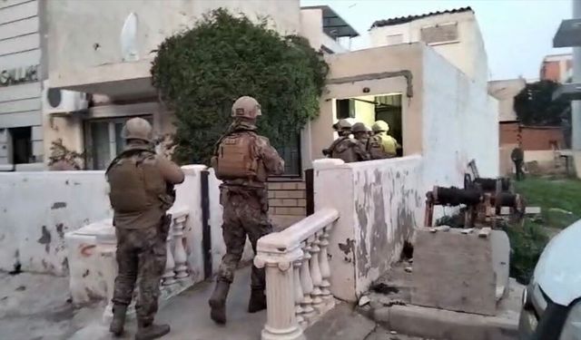 İzmir'de silahlı saldırı şüphelisi 2 kişi tutuklandı