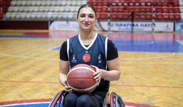 İzmirli kadın sporcu, sakatlık sonrası tekerlekli sandalyeyle spora döndü