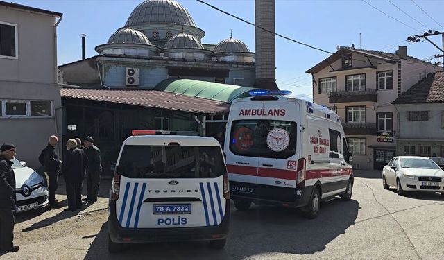 Karabük'te cuma namazında rahatsızlanan kişi öldü