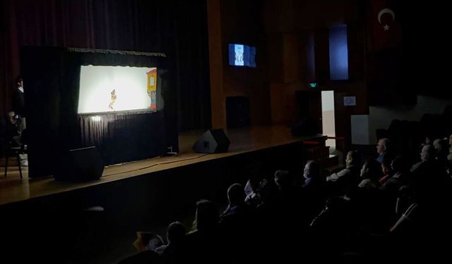 'Karagöz'e İş Ardına Düş' perde oyunu Bursa'da sahnelendi