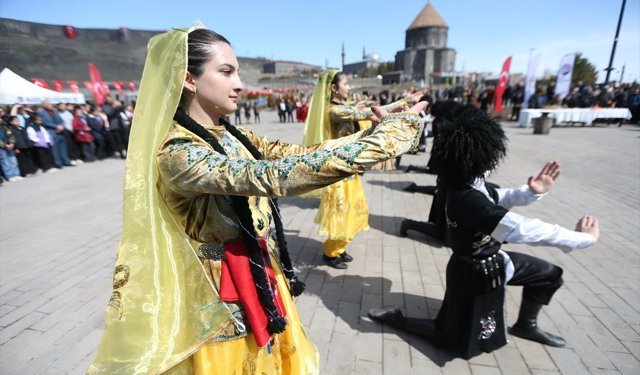Kars ve Ardahan'da Nevruz Bayramı kutlandı