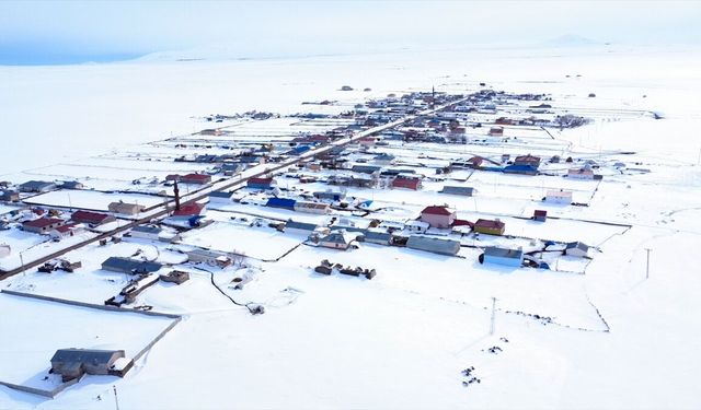 Kars'ta karla beyaza bürünen köyler dronla görüntülendi